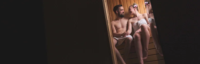 Valentín v saune: Ako vytvoriť romantickú, útulnú a zmyslovo stimulujúcu atmosféru