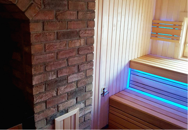 Sauna s akumulačnou pecou a oknom