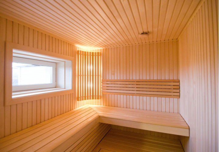 Minimalistická sauna z lipového dreva