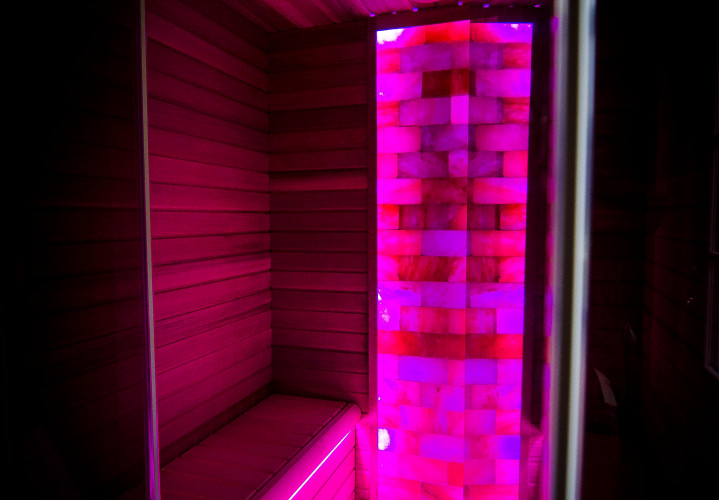 Infrasauna s himalájskou soľnou stenou