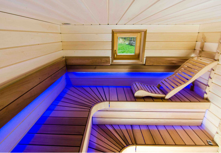 Sauna s akumulačnou pecou a vonkajším ohniskom