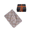 Darčeková sada pre ňu - KVETY, 75x140 cm, v darčekovej krabičke. Zástera a klobúk do sauny - 0