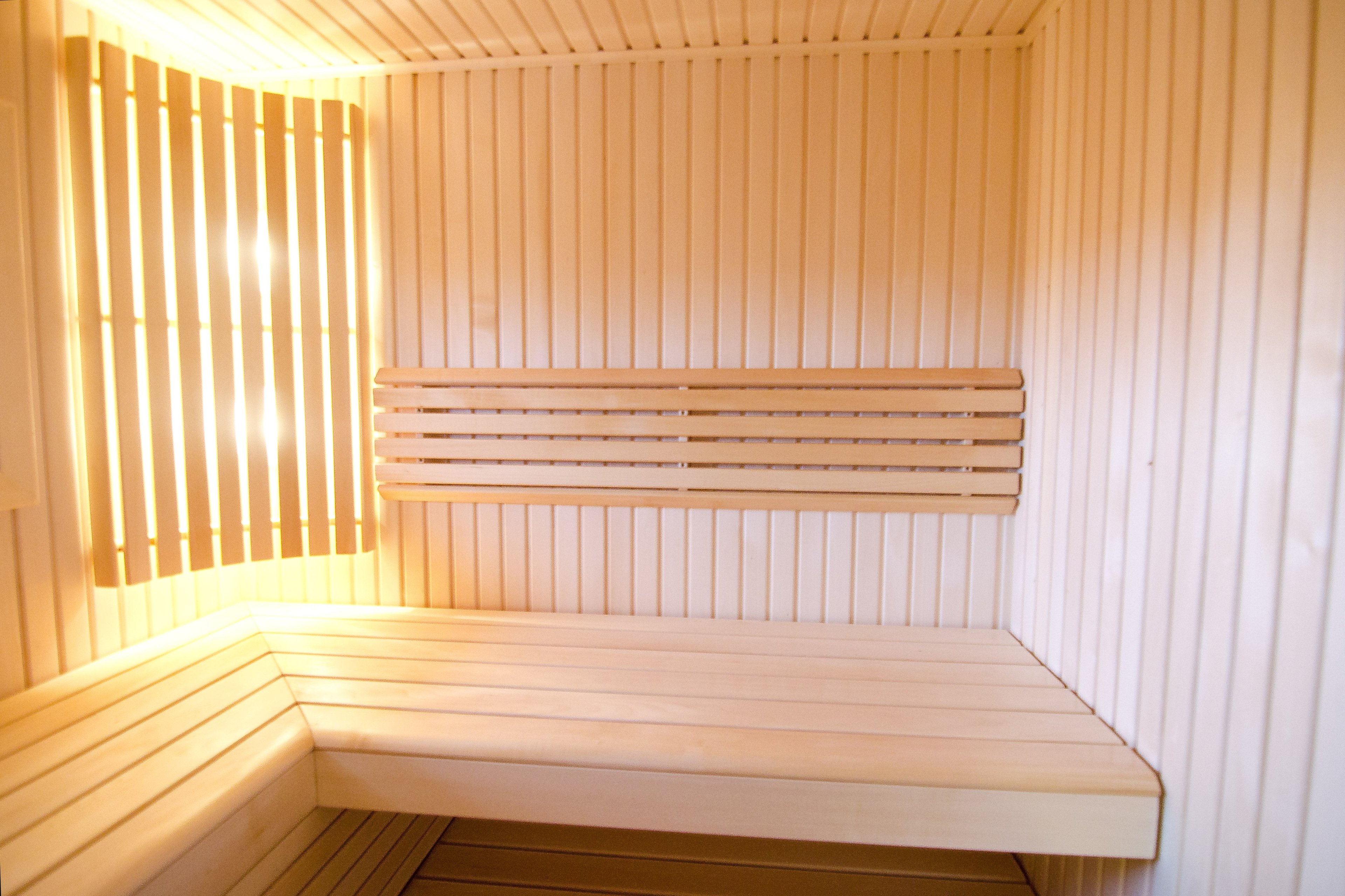 Minimalistická sauna z lipového dreva
