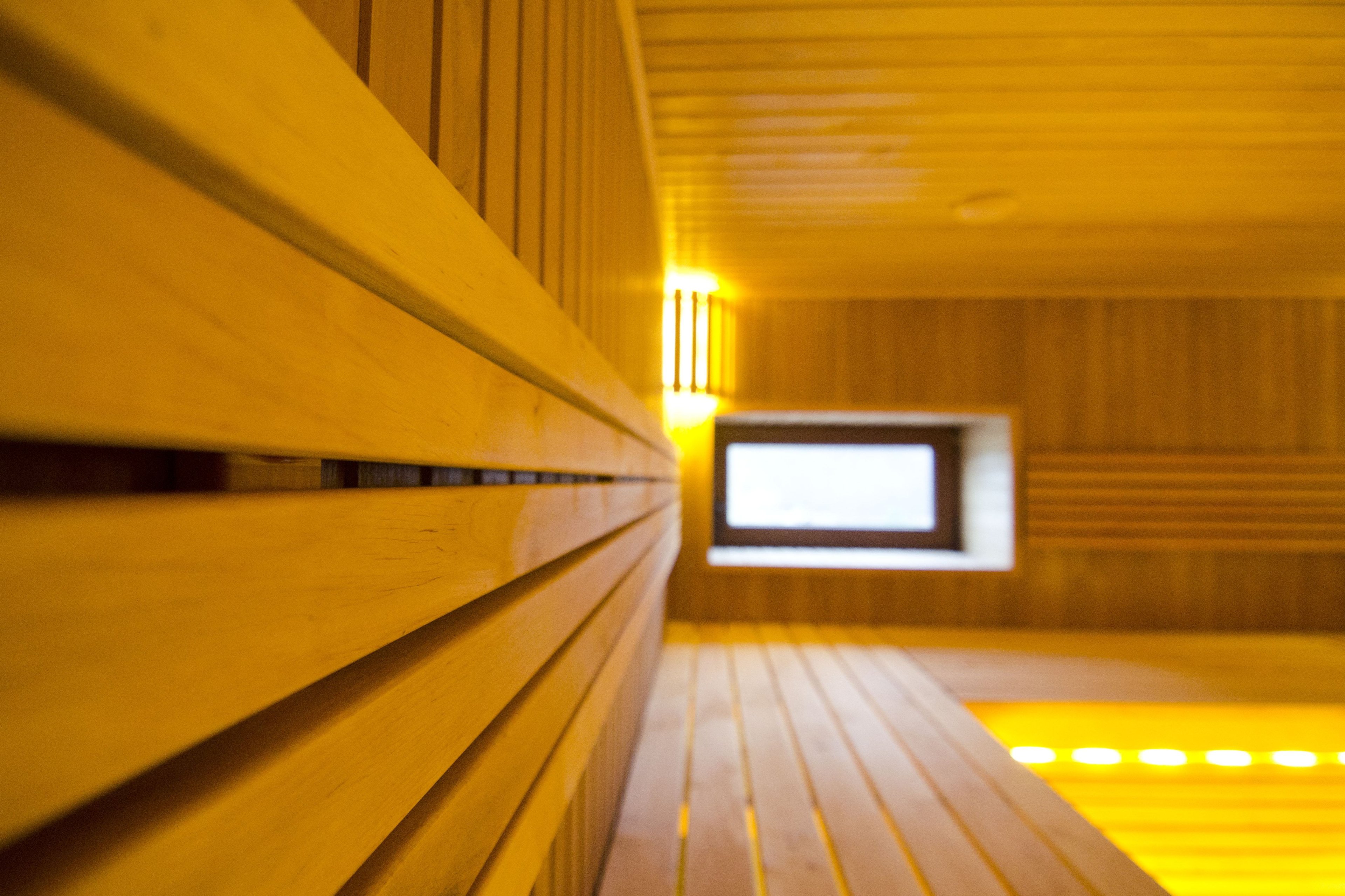 Sauna s trojposchodovými lavicami z jelšového dreva