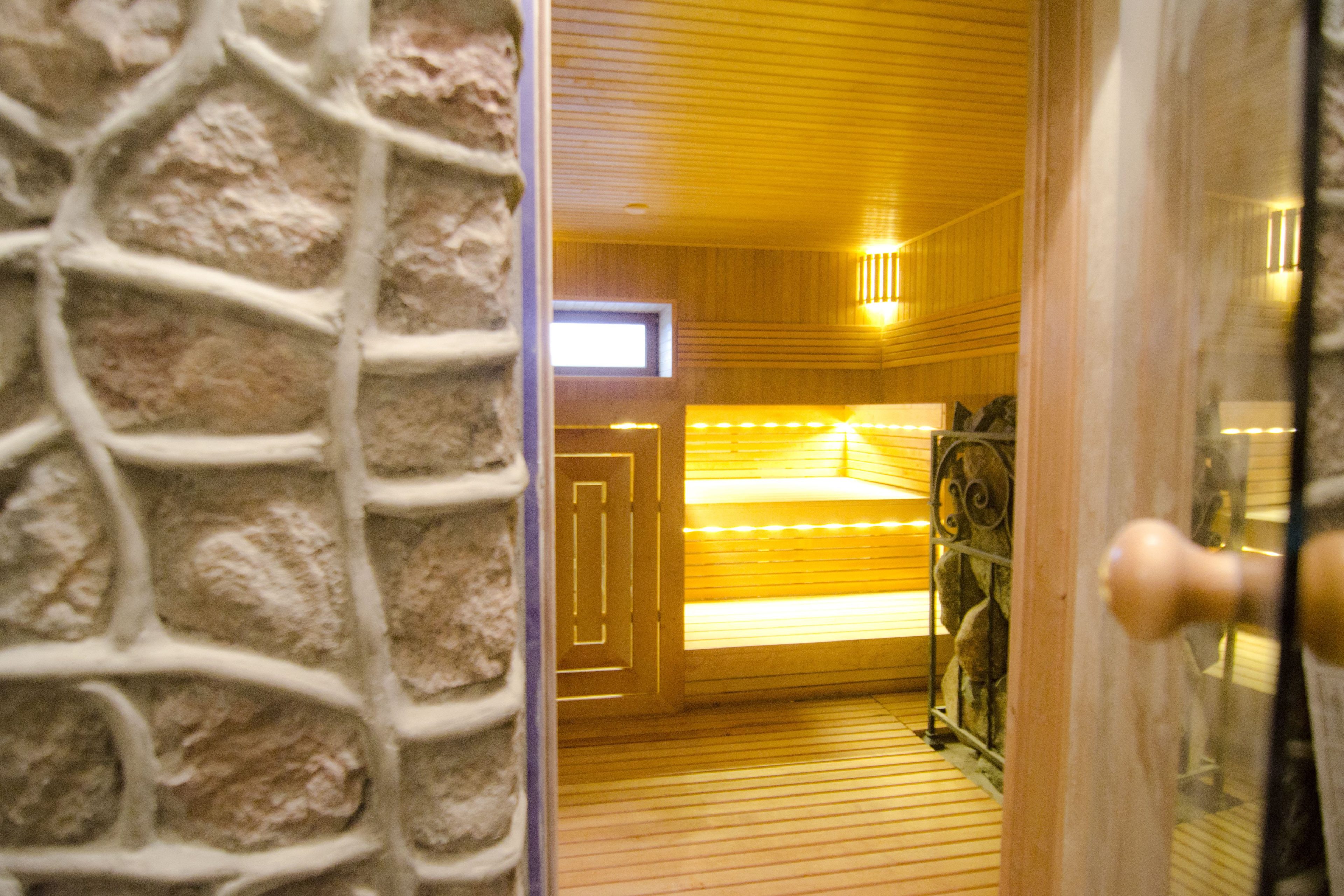 Sauna s trojposchodovými lavicami z jelšového dreva