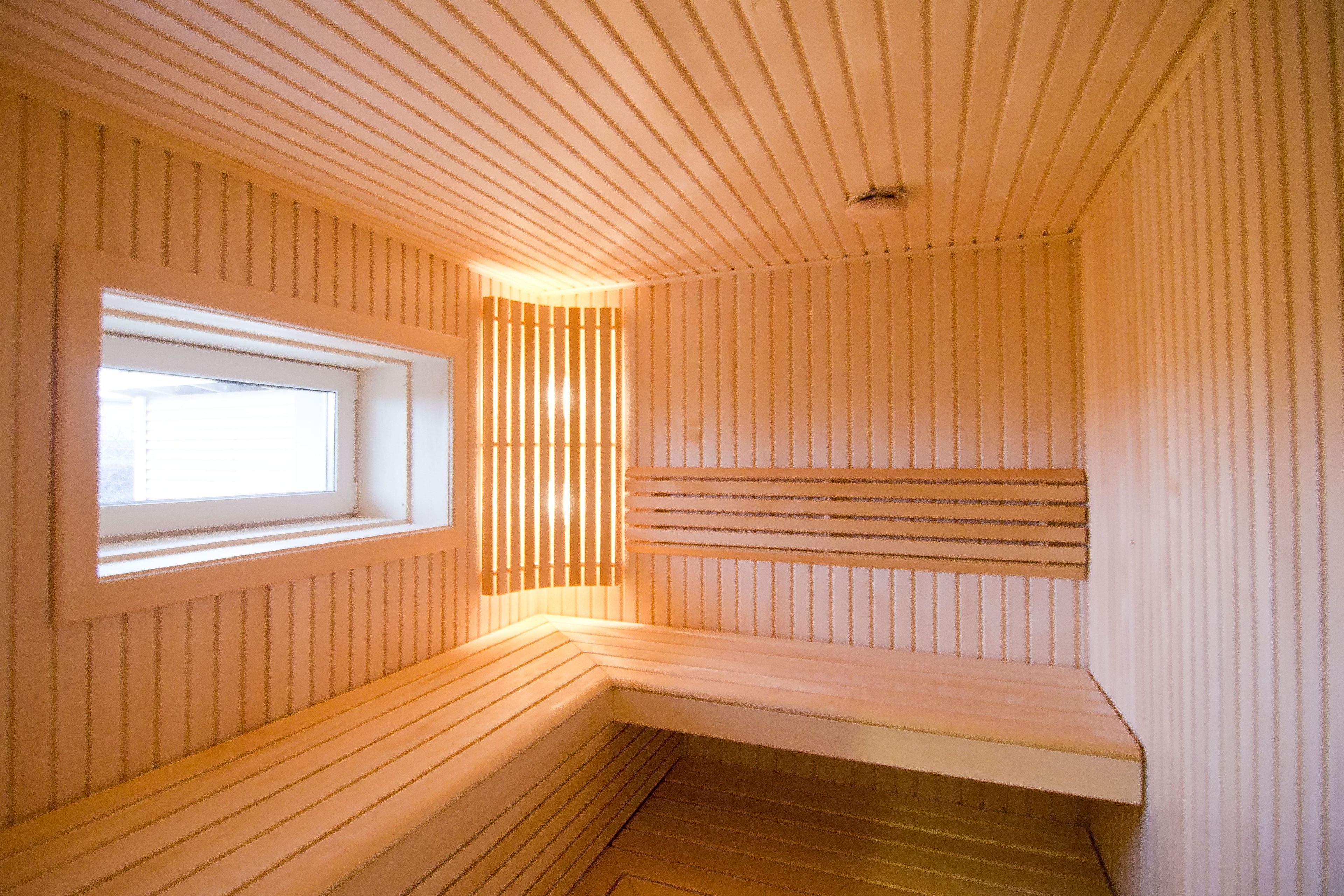 Minimalistická sauna z lipového dreva